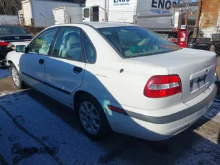2002 Volvo S40 with VIN YV1VS29522F846635, listed as a IAAI auction lot 41345318 with 86,622 mi miles. Bid and sale history available at carsss.com. Image 3.