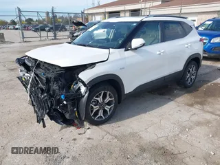 2023 Kia Seltos EX z VIN KNDERCAA3P7459805, wystawiony jako IAAI lot #42192832 z przebiegiem 11 833 mil mil oraz . Historia ofert i sprzedaży dostępna na DreamBid. Obrazek 17.