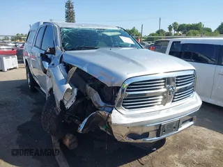 2013 Ram 1500 Lone Star z VIN 1C6RR6LT5DS558448, wystawiony jako IAAI lot #42417470 z przebiegiem 163 906 mil mil oraz . Historia ofert i sprzedaży dostępna na DreamBid. Obrazek 1.