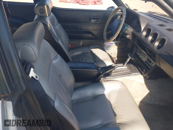 1983 Datsun 280ZX z VIN JN1HZ04S3DX562060, wystawiony jako IAAI lot #42063701 z przebiegiem 35 754 mil mil oraz . Historia ofert i sprzedaży dostępna na DreamBid. Obrazek 8.