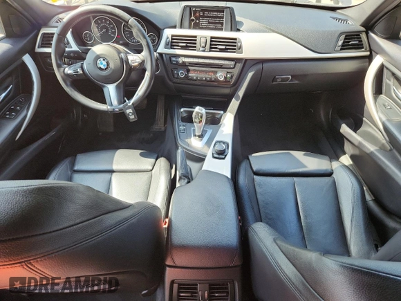 2014 BMW 3 Series 320i xDrive z VIN WBA3C3C52EP661263, wystawiony jako Copart lot #63203495 z przebiegiem 190 412 mil mil oraz Nie do naprawy • Non repairable. Historia ofert i sprzedaży dostępna na DreamBid. Obrazek 8.