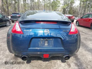 2014 Nissan 370Z Nismo z VIN JN1AZ4EH0EM631950, wystawiony jako IAAI lot #41685567 z przebiegiem 103 282 mil mil oraz . Historia ofert i sprzedaży dostępna na DreamBid. Obrazek 16.