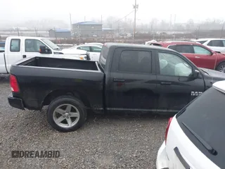 2015 Ram 1500 Express z VIN 1C6RR7KT5FS508403, wystawiony jako IAAI lot #41442816 z przebiegiem 218 136 mil mil oraz . Historia ofert i sprzedaży dostępna na DreamBid. Obrazek 14.