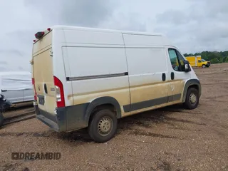 2025 Ram ProMaster Cargo Tradesman z VIN 3C6LRVCG3SE511745, wystawiony jako IAAI lot #42292880 z przebiegiem 37 500 mil mil oraz . Historia ofert i sprzedaży dostępna na DreamBid. Obrazek 4.