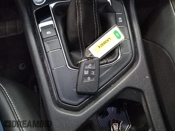 2024 Volkswagen Tiguan SE with VIN 3VV3B7AX8RM108454, listed as a IAAI auction lot 42793135 with 34,423 mi miles and . Bid and sale history available at DreamBid. Image 22.