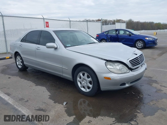 2000 Mercedes-Benz S-Class with VIN WDBNG70JXYA054073, listed as a IAAI auction lot 41987179 with 124,968 mi miles. Bid and sale history available at carsss.com. Image 1.