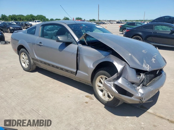 2007 Ford Mustang Deluxe z VIN 1ZVFT80N375232811, wystawiony jako Copart lot #57910365 z przebiegiem 162 721 mil mil oraz Szkoda całkowita • Salvage title. Historia ofert i sprzedaży dostępna na DreamBid. Obrazek 4.