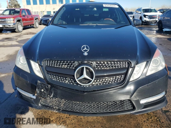 2013 Mercedes-Benz E 550 Sport z VIN WDDHF9BB7DA722074, wystawiony jako Copart lot #83458924 z przebiegiem 159 755 mil mil oraz Szkoda całkowita • Salvage title. Historia ofert i sprzedaży dostępna na DreamBid. Obrazek 5.