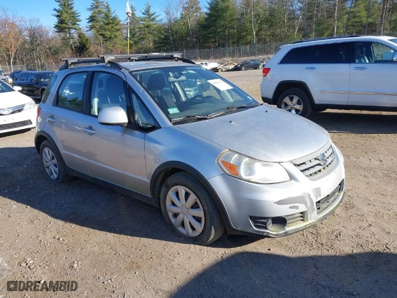 2013 Suzuki SX4 Crossover with VIN JS2YB5A33D6100797, listed as a IAAI auction lot 40826956 with 110,016 mi miles. Bid and sale history available at carsss.com. Image 1.