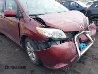 2014 Toyota Sienna LE AAS with VIN 5TDKK3DC3ES411177, listed as a IAAI auction lot 41650472 with 25,000 mi miles. Bid and sale history available at carsss.com. Image 17.