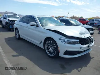 2020 BMW 5 Series 530i z VIN WBAJR3C04LCE17647, wystawiony jako IAAI lot #42181535 z przebiegiem 42 265 mil mil oraz . Historia ofert i sprzedaży dostępna na DreamBid. Obrazek 1.
