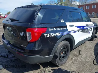 2022 Ford Police Interceptor Utility z VIN 1FM5K8AW4NNA02325, wystawiony jako IAAI lot #41584597 z przebiegiem 24 349 mil mil oraz . Historia ofert i sprzedaży dostępna na DreamBid. Obrazek 4.