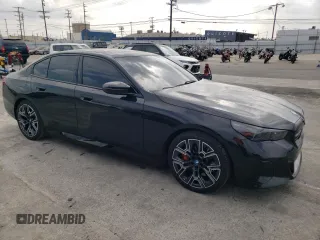 2024 BMW i5 M60 z VIN WBY43FK03RCP92888, wystawiony jako Copart lot #76619994 z przebiegiem 10 829 mil mil oraz Szkody całkowita. Historia ofert i sprzedaży dostępna na DreamBid. Obrazek 4.