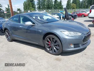 2013 Tesla Model S Performance с VIN 5YJSA1DP8DFP28644, выставлен на аукционе IAAI как лот 42641375 с пробегом 140 941 миль миль и . История ставок и продаж доступна на DreamBid. Изображение 1.