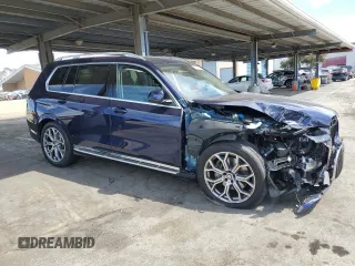 2023 BMW X7 xDrive40i z VIN 5UX23EM08P9N44631, wystawiony jako Copart lot #52541955 z przebiegiem 43 987 mil mil oraz Szkoda całkowita • Salvage title. Historia ofert i sprzedaży dostępna na DreamBid. Obrazek 4.