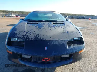 1996 Chevrolet Camaro Z28 z VIN 2G1FP32PXT2166409, wystawiony jako IAAI lot #41264761 z przebiegiem 143 820 mil mil oraz . Historia ofert i sprzedaży dostępna na DreamBid. Obrazek 6.