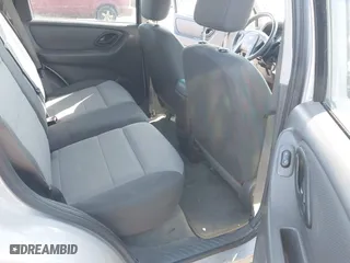 2007 Ford Escape XLS with VIN 1FMYU92Z87KA05657, listed as a IAAI auction lot 41723701 with 152,713 mi miles. Bid and sale history available at carsss.com. Image 8.
