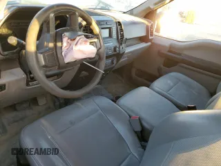 2015 Ford F-150 XL z VIN 1FTMF1C89FKD17411, wystawiony jako Copart lot #81067334 z przebiegiem Nie podano mil oraz Szkoda całkowita • Salvage title. Historia ofert i sprzedaży dostępna na DreamBid. Obrazek 8.