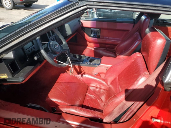 1985 Chevrolet Corvette z VIN 1G1YY0784F5120783, wystawiony jako Copart lot #49300085 z przebiegiem 48 620 mil mil oraz Czysty tytuł • Clean title. Historia ofert i sprzedaży dostępna na DreamBid. Obrazek 7.