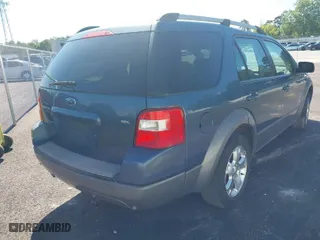 2005 Ford Freestyle SEL with VIN 1FMDK02105GA06621, listed as a IAAI auction lot 42008979 with 230,861 mi miles. Bid and sale history available at carsss.com. Image 4.