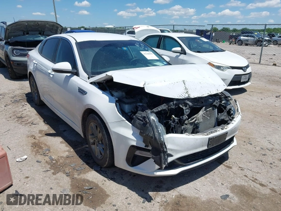 2019 Kia Optima LX z VIN 5XXGT4L38KG372576, wystawiony jako IAAI lot #42248090 z przebiegiem 98 368 mil mil oraz . Historia ofert i sprzedaży dostępna na DreamBid. Obrazek 1.