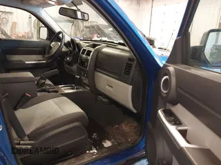 2007 Dodge Nitro SLT with VIN 1D8GU58KX7W614584, listed as a IAAI auction lot 41036412 with 177,523 mi miles. Bid and sale history available at carsss.com. Image 5.