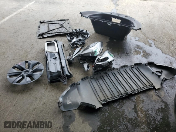 2024 Tesla Model Y с VIN 7SAYGDED2RF119770, выставлен на аукционе Copart как лот 53520875 с пробегом 6 712 миль миль и Списание • Salvage title. История ставок и продаж доступна на DreamBid. Изображение 12.
