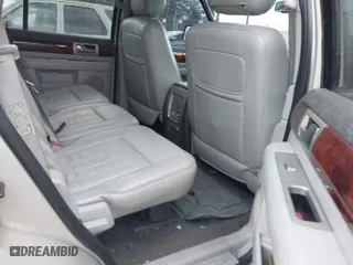 2004 Lincoln Navigator Luxury with VIN 5LMFU28R94LJ09700, listed as a IAAI auction lot 41799532 with 198,800 mi miles. Bid and sale history available at carsss.com. Image 8.