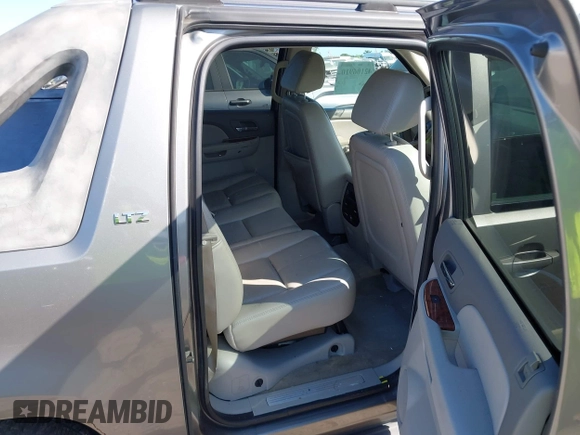 2007 Chevrolet Avalanche LTZ with VIN 3GNFK12397G239027, listed as a IAAI auction lot 42106910 with 212,774 mi miles and . Bid and sale history available at DreamBid. Image 8.