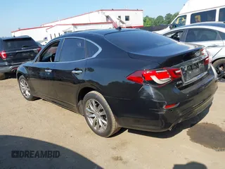 2015 Infiniti Q70 с VIN JN1BY1AR2FM560837, выставлен на аукционе IAAI как лот 42577382 с пробегом 145 507 миль миль и . История ставок и продаж доступна на DreamBid. Изображение 3.