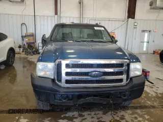 2000 Ford F-250 XL with VIN 1FTNX21F5YED17075, listed as a Copart auction lot 49782365 with 241,054 mi miles and Non repairable. Bid and sale history available at DreamBid. Image 5.