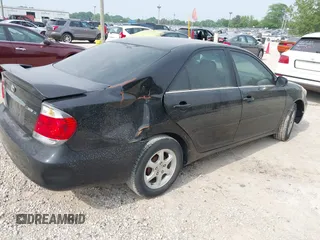 2005 Toyota Camry STD z VIN 4T1BE32K35U016571, wystawiony jako IAAI lot #42496809 z przebiegiem 179 290 mil mil oraz . Historia ofert i sprzedaży dostępna na DreamBid. Obrazek 4.