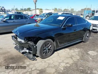2024 BMW i4 eDrive35 z VIN WBY43AW01RFS94328, wystawiony jako IAAI lot #41734039 z przebiegiem 8959 mil mil oraz . Historia ofert i sprzedaży dostępna na DreamBid. Obrazek 2.