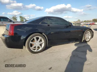 2004 Cadillac XLR z VIN 1G6YV34A945601976, wystawiony jako Copart lot #83062774 z przebiegiem 97 920 mil mil oraz Tytuł czysty. Historia ofert i sprzedaży dostępna na DreamBid. Obrazek 3.