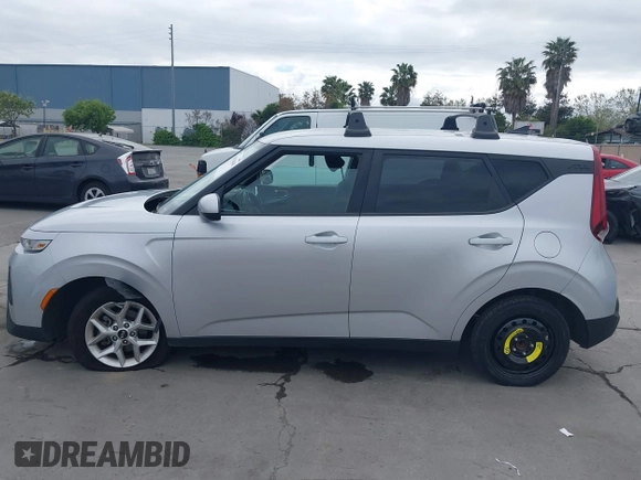 2020 Kia Soul LX with VIN KNDJ23AU7L7005578, listed as a IAAI auction lot 42074848 with 162,185 mi miles. Bid and sale history available at carsss.com. Image 15.