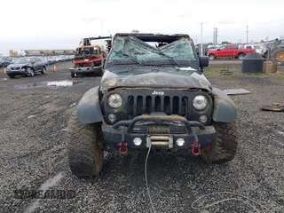 2018 Jeep Wrangler JK Unlimited Rubicon Recon with VIN 1C4BJWFG9JL844051, listed as a IAAI auction lot 40923174 with 64,309 mi miles. Bid and sale history available at carsss.com. Image 13.