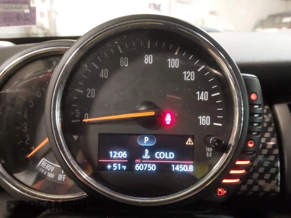 2015 MINI Hardtop S z VIN WMWXP7C57F2A39384, wystawiony jako IAAI lot #41733215 z przebiegiem 60 750 mil mil oraz . Historia ofert i sprzedaży dostępna na DreamBid. Obrazek 7.
