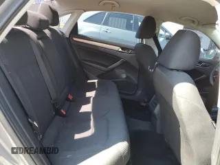 2013 Volkswagen Passat S z VIN 1VWAP7A31DC061392, wystawiony jako Copart lot #60318015 z przebiegiem 102 563 mil mil oraz Szkoda całkowita • Salvage title. Historia ofert i sprzedaży dostępna na DreamBid. Obrazek 10.