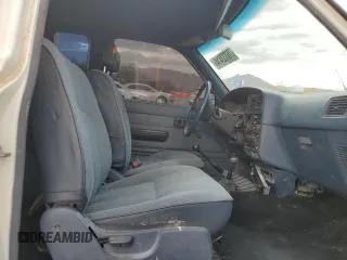 1989 Toyota Pickup DLX с VIN JT4VN13D1K5008139, выставлен на аукционе Copart как лот 76332414 с пробегом 131 303 миль миль и Списание • Salvage title. История ставок и продаж доступна на DreamBid. Изображение 10.