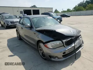 2013 BMW 1 Series 128i z VIN WBAUP9C58DVS95329, wystawiony jako Copart lot #56986015 z przebiegiem 115 518 mil mil oraz Szkoda całkowita • Salvage title. Historia ofert i sprzedaży dostępna na DreamBid. Obrazek 13.