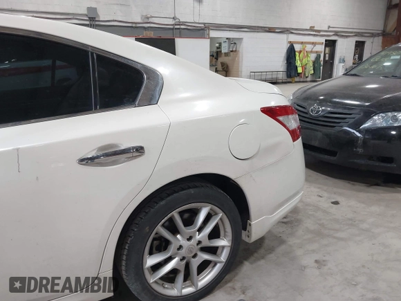 2011 Nissan Maxima 3.5 SV with VIN 1N4AA5AP1BC802204, listed as a IAAI auction lot 42016069 with 99,826 mi miles. Bid and sale history available at carsss.com. Image 15.