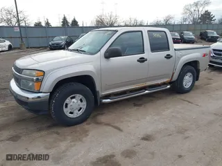 2006 Chevrolet Colorado LT w/2LT with VIN 1GCDT136X68189328, listed as a IAAI auction lot 41643886 with 307,273 mi miles. Bid and sale history available at carsss.com. Image 2.
