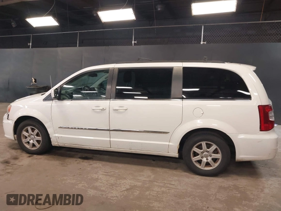 2013 Chrysler Town & Country Touring z VIN 2C4RC1BG9DR656630, wystawiony jako IAAI lot #42141980 z przebiegiem 150 303 mil mil oraz . Historia ofert i sprzedaży dostępna na DreamBid. Obrazek 14.