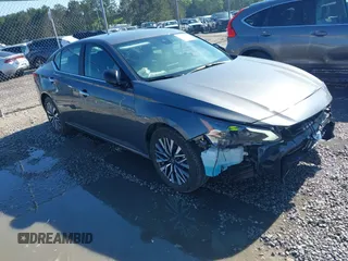 2025 Nissan Altima SV z VIN 1N4BL4DV4SN373499, wystawiony jako IAAI lot #42256123 z przebiegiem 3 057 mil mil oraz . Historia ofert i sprzedaży dostępna na DreamBid. Obrazek 1.