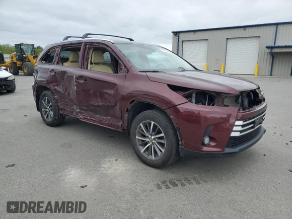 2018 Toyota Highlander SE z VIN 5TDJZRFH0JS857493, wystawiony jako Copart lot #57224495 z przebiegiem 111 862 mil mil oraz Szkoda całkowita • Salvage title. Historia ofert i sprzedaży dostępna na DreamBid. Obrazek 4.