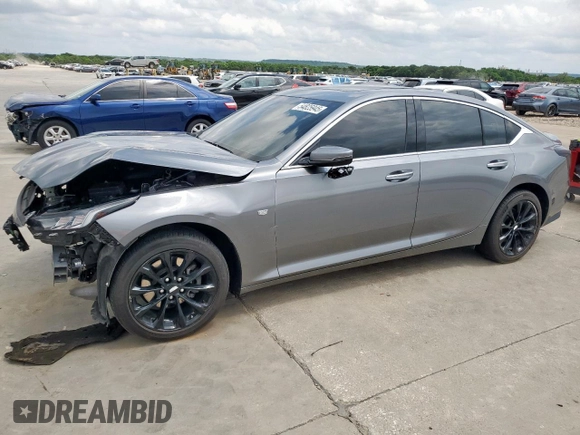 2022 Cadillac CT5 Premium Luxury z VIN 1G6DT5RK2N0117177, wystawiony jako Copart lot #54825945 z przebiegiem 39 212 mil mil oraz Czysty tytuł • Clean title. Historia ofert i sprzedaży dostępna na DreamBid. Obrazek 1.