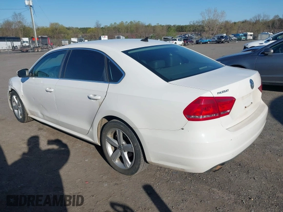 2013 Volkswagen Passat SE w/Sunroof & Nav with VIN 1VWBP7A32DC017647, listed as a IAAI auction lot 41991170 with 270,917 mi miles. Bid and sale history available at carsss.com. Image 3.