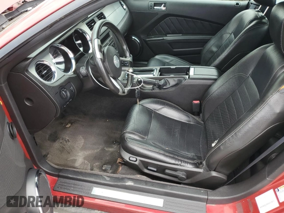 2010 Ford Mustang V6 z VIN 1ZVBP8EN2A5166903, wystawiony jako Copart lot #57533405 z przebiegiem 136 544 mil mil oraz Czysty tytuł • Clean title. Historia ofert i sprzedaży dostępna na DreamBid. Obrazek 7.