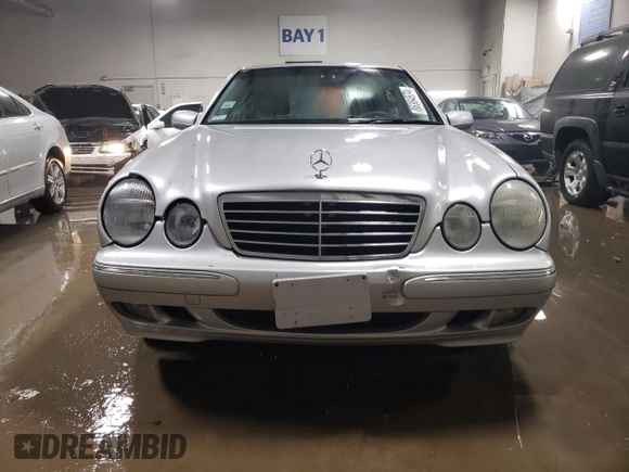 2000 Mercedes-Benz E-Class with VIN WDBJF82J1YX030388, listed as a Copart auction lot 86384974 with 212,596 mi miles and Salvage Title. Bid and sale history available at carsss.com. Image 5.