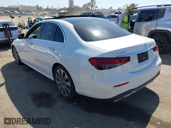 2022 Mercedes-Benz E 350 with VIN W1KZF8DB5NB068876, listed as a IAAI auction lot 41999445 with 31,786 mi miles and . Bid and sale history available at DreamBid. Image 3.